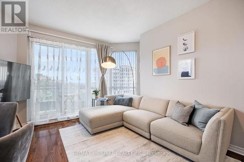 2210 - 18 Holmes Avenue, Toronto, ON - Indoor Photo Showing Living Room