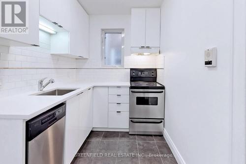 Main Fl - 1749 Bayview Avenue, Toronto, ON - Indoor Photo Showing Kitchen