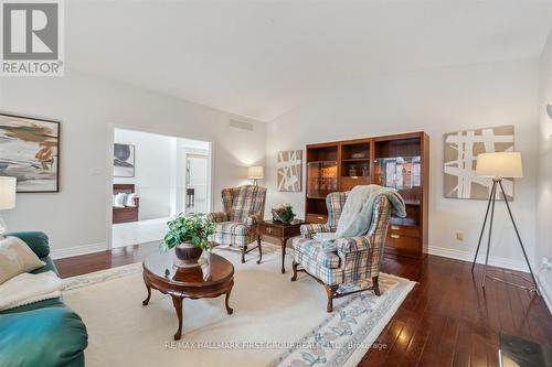 944 Duncannon Drive, Pickering, ON - Indoor Photo Showing Living Room