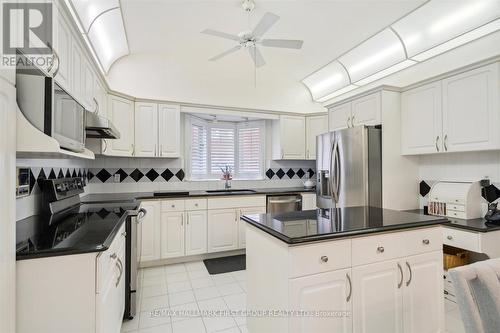 944 Duncannon Drive, Pickering, ON - Indoor Photo Showing Kitchen