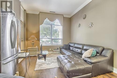 115 - 9225 Jane Street, Vaughan, ON - Indoor Photo Showing Living Room