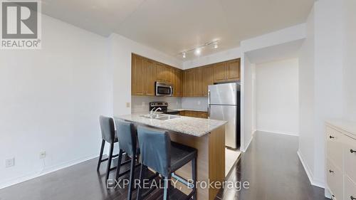 3401 - 225 Webb Drive, Mississauga, ON - Indoor Photo Showing Kitchen