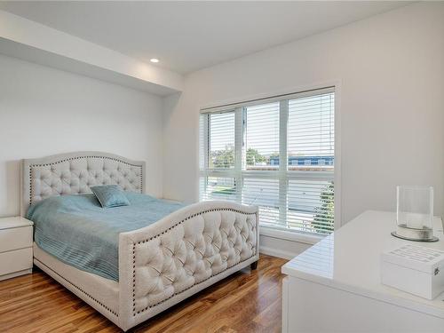 303-745 Travino Lane, Saanich, BC - Indoor Photo Showing Bedroom