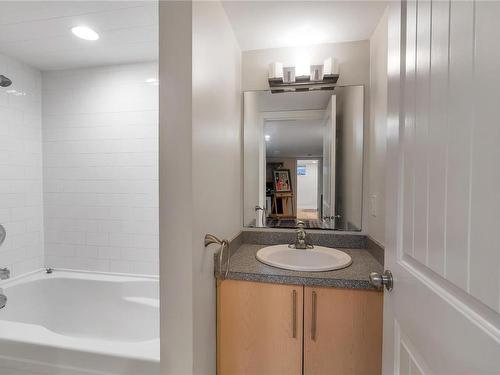 1778 Chandler Ave, Victoria, BC - Indoor Photo Showing Bathroom