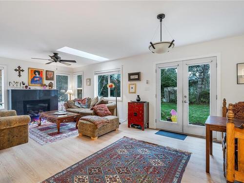 1778 Chandler Ave, Victoria, BC - Indoor Photo Showing Living Room With Fireplace