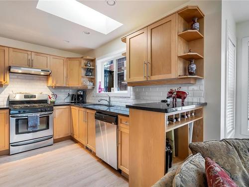 1778 Chandler Ave, Victoria, BC - Indoor Photo Showing Kitchen