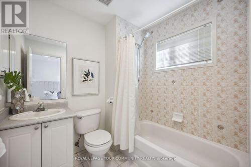 471 Silken Laumann Drive, Newmarket, ON - Indoor Photo Showing Bathroom