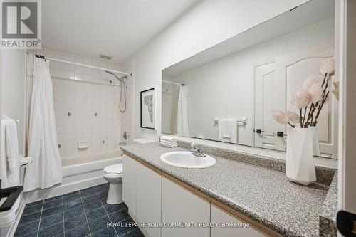 471 Silken Laumann Drive, Newmarket, ON - Indoor Photo Showing Bathroom