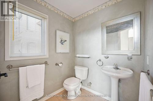 471 Silken Laumann Drive, Newmarket, ON - Indoor Photo Showing Bathroom