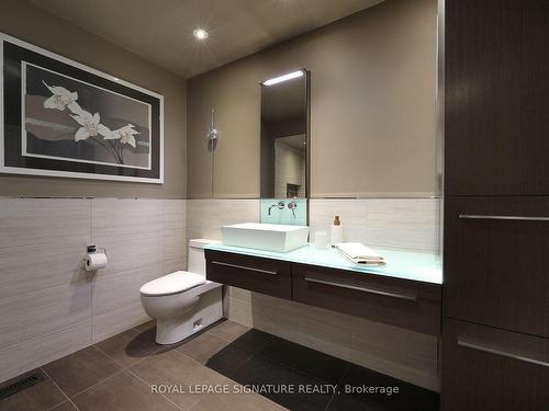 54 Stillwater Cres, Toronto, ON - Indoor Photo Showing Bathroom