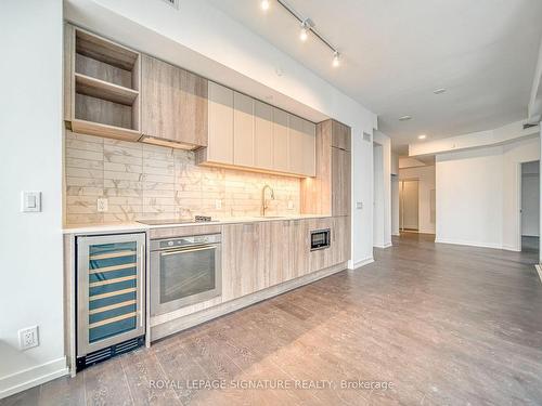 807-2020 Bathurst St, Toronto, ON - Indoor Photo Showing Kitchen