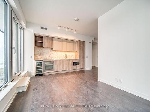 807-2020 Bathurst St, Toronto, ON - Indoor Photo Showing Kitchen