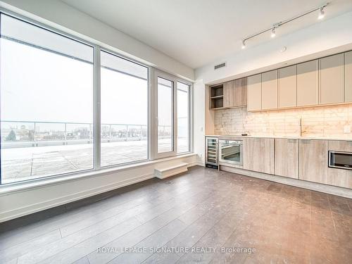 807-2020 Bathurst St, Toronto, ON - Indoor Photo Showing Kitchen