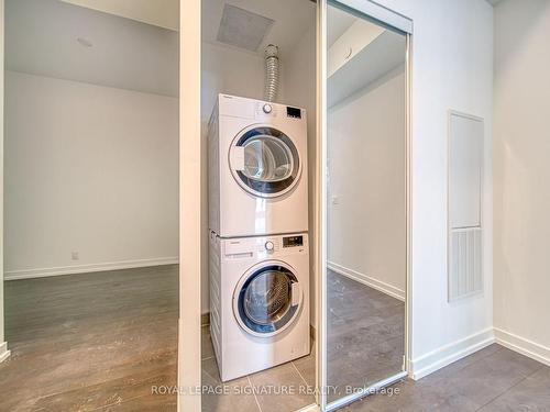 807-2020 Bathurst St, Toronto, ON - Indoor Photo Showing Laundry Room