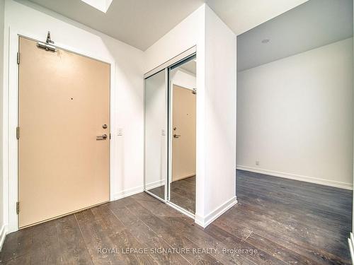 807-2020 Bathurst St, Toronto, ON - Indoor Photo Showing Other Room