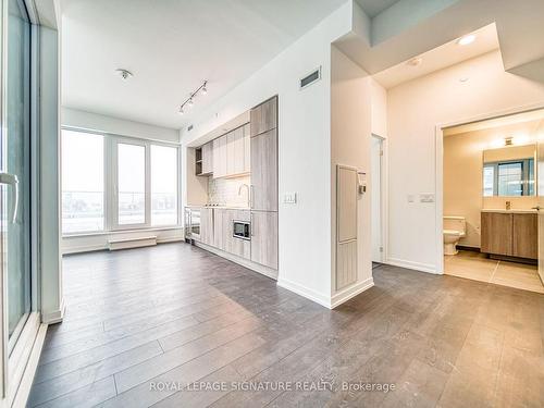 807-2020 Bathurst St, Toronto, ON - Indoor Photo Showing Kitchen