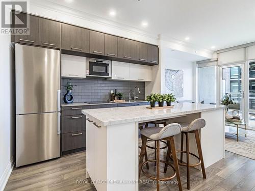 517 - 4800 Highway 7, Vaughan, ON - Indoor Photo Showing Kitchen With Upgraded Kitchen