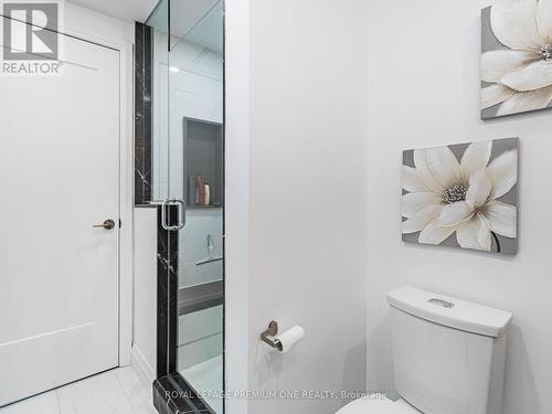 517 - 4800 Highway 7, Vaughan, ON - Indoor Photo Showing Bathroom