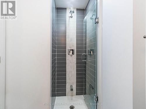 517 - 4800 Highway 7, Vaughan, ON - Indoor Photo Showing Bathroom