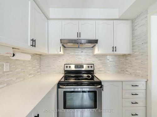 7 Via Cassia Dr, Toronto, ON - Indoor Photo Showing Kitchen With Upgraded Kitchen