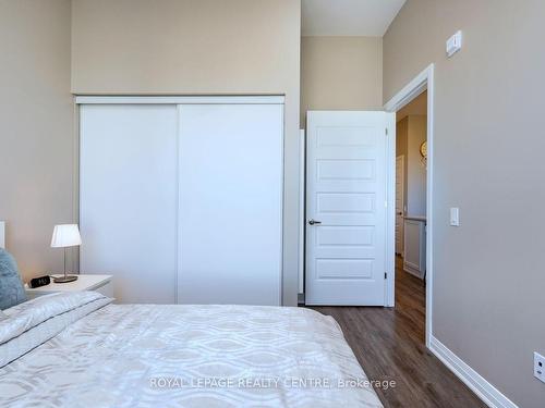 612-95 Dundas St W, Oakville, ON - Indoor Photo Showing Bedroom