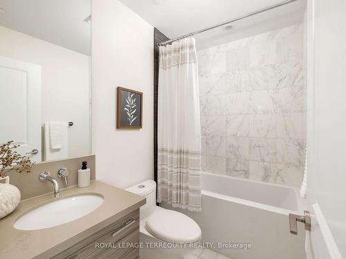 3401-33 Shore Breeze Dr, Toronto, ON - Indoor Photo Showing Bathroom