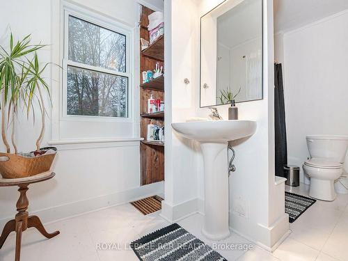 20 Amanda St, Orangeville, ON - Indoor Photo Showing Bathroom