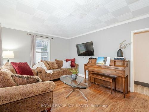 20 Amanda St, Orangeville, ON - Indoor Photo Showing Living Room