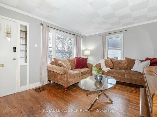 20 Amanda St, Orangeville, ON - Indoor Photo Showing Living Room