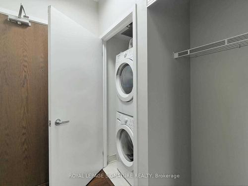 1008-365 Prince Of Wales Dr, Mississauga, ON - Indoor Photo Showing Laundry Room