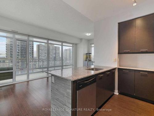 1008-365 Prince Of Wales Dr, Mississauga, ON - Indoor Photo Showing Kitchen