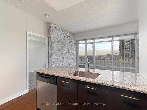 1008-365 Prince Of Wales Dr, Mississauga, ON - Indoor Photo Showing Kitchen