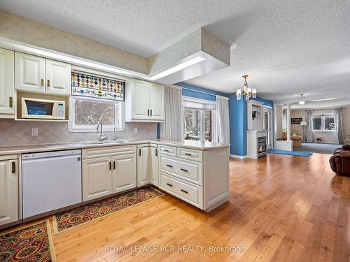 556252 Mulmur Melancthon Town Line, Melancthon, ON - Indoor Photo Showing Kitchen