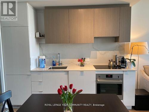 4306 - 161 Roehampton Avenue, Toronto, ON - Indoor Photo Showing Kitchen