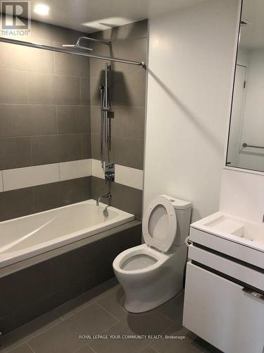 3007 - 197 Yonge Street, Toronto, ON - Indoor Photo Showing Bathroom