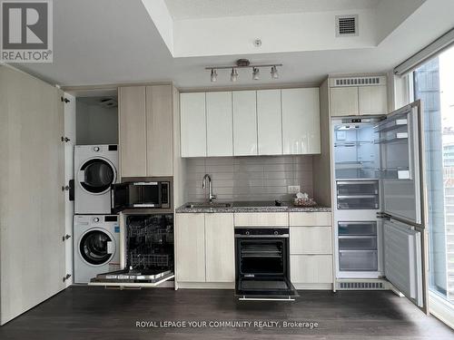 3511 - 115 Blue Jays Way, Toronto, ON - Indoor Photo Showing Kitchen