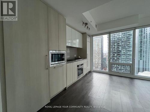 3511 - 115 Blue Jays Way, Toronto, ON - Indoor Photo Showing Kitchen