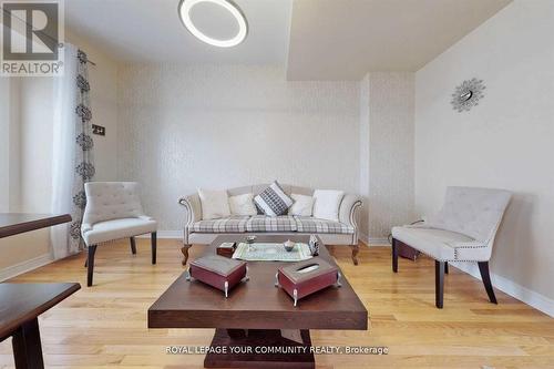 57 - 15 Old Colony Road, Richmond Hill, ON - Indoor Photo Showing Living Room