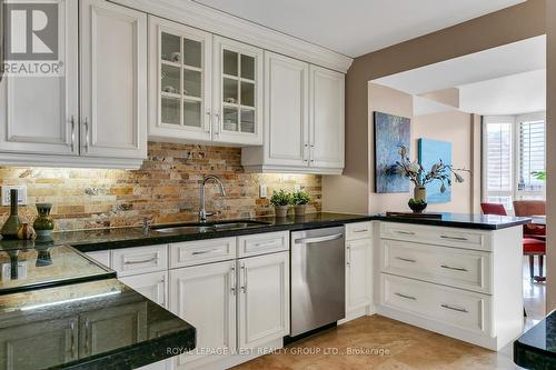 402 - 1 Aberfoyle Crescent Street, Toronto, ON - Indoor Photo Showing Kitchen With Upgraded Kitchen