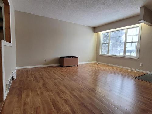 104 1 Street, Oakville, MB - Indoor Photo Showing Other Room