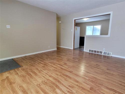 104 1 Street, Oakville, MB - Indoor Photo Showing Other Room