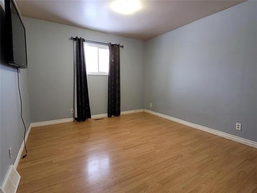 104 1 Street, Oakville, MB - Indoor Photo Showing Other Room