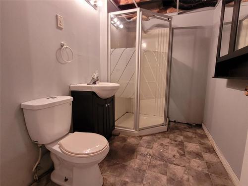 104 1 Street, Oakville, MB - Indoor Photo Showing Bathroom