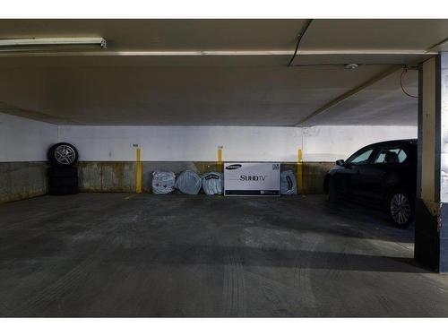 Garage - 9660 Rue Riverin, Brossard, QC - Indoor Photo Showing Garage