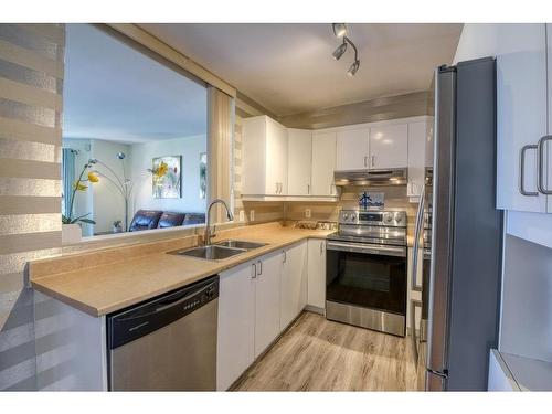 Cuisine - 9660 Rue Riverin, Brossard, QC - Indoor Photo Showing Kitchen With Double Sink