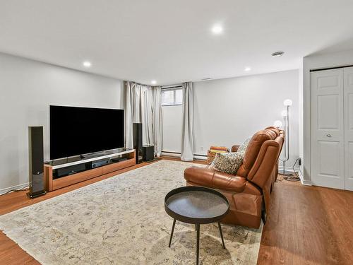 Family room - 862 Av. D'Isère, Saint-Lambert, QC 