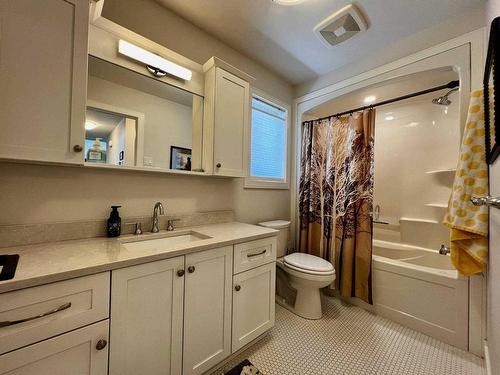 339 Ruby Crescent, Thunder Bay, ON - Indoor Photo Showing Bathroom