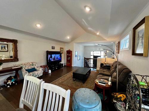 339 Ruby Crescent, Thunder Bay, ON - Indoor Photo Showing Living Room