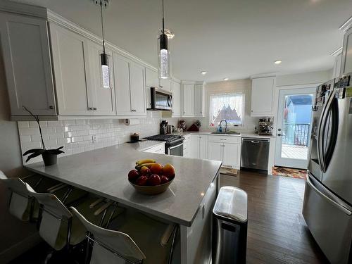 339 Ruby Crescent, Thunder Bay, ON - Indoor Photo Showing Kitchen With Upgraded Kitchen