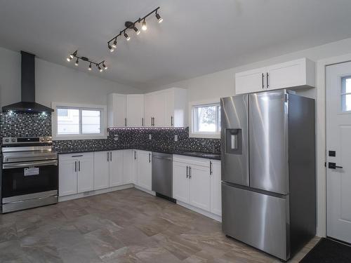 125 Court St S, Thunder Bay, ON - Indoor Photo Showing Kitchen With Upgraded Kitchen